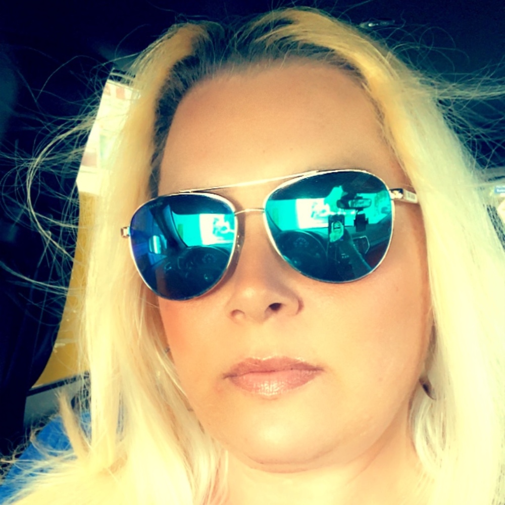 Meet your Posher, Melissa